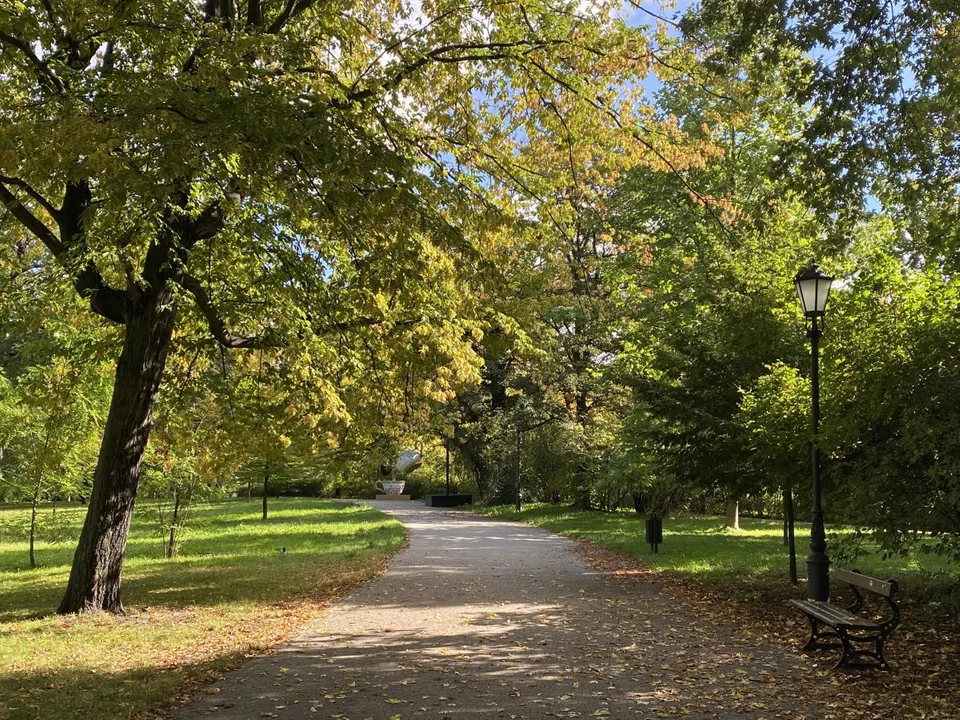 Park Źródliska jesienią