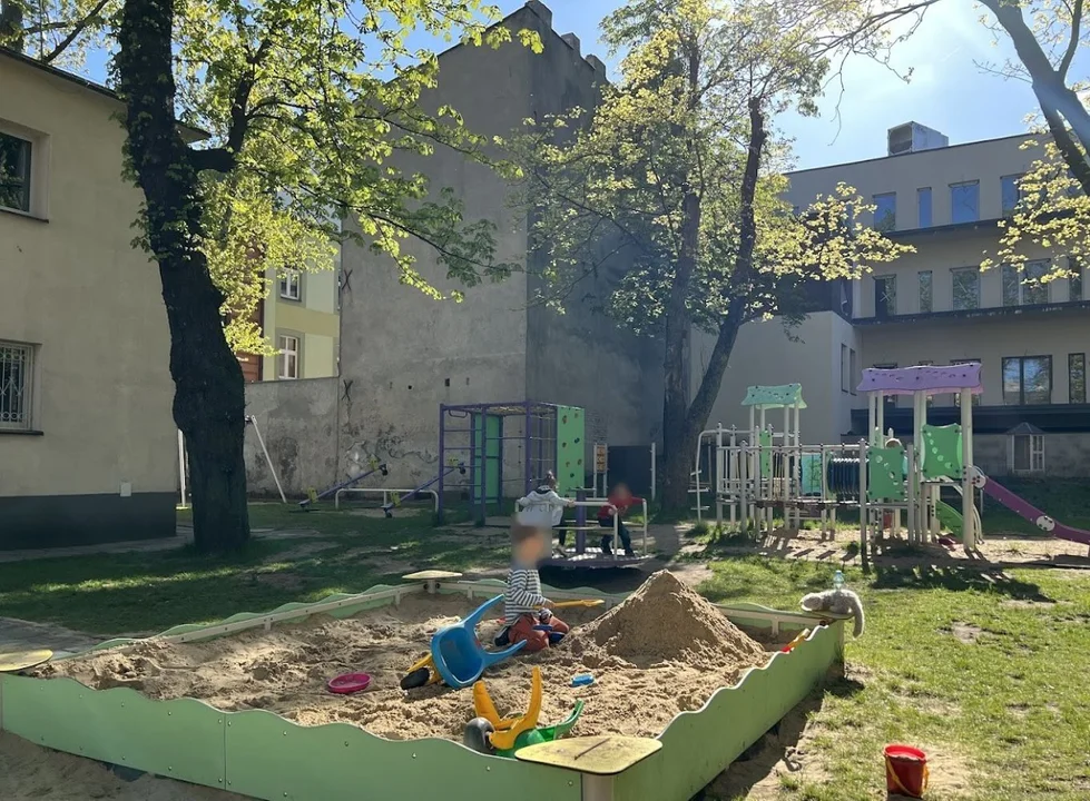 Przedszkole nie straci boiska, a miasto - łącznika. Rodzice dogadali się z urzędnikami [FOTO] - Zdjęcie główne