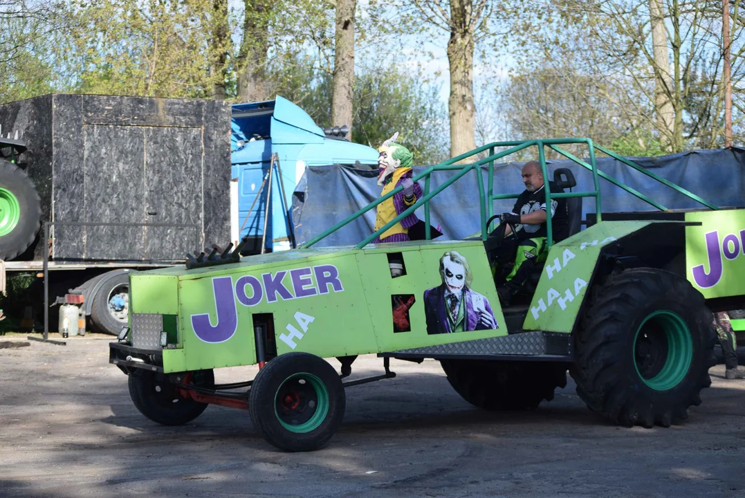 Giganty na czterech kołach zrobiły duże show! Widowiskowy pokaz monster trucków