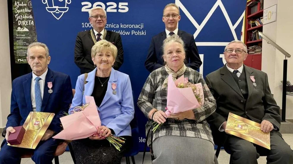 Gniezno: Uroczyste wręczenie medali za długoletnie małżeństwo. Sprawdź listę jubilatów! - Zdjęcie główne