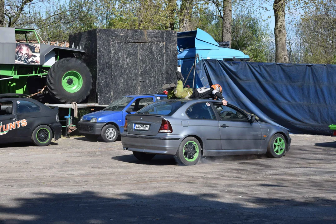 Giganty na czterech kołach zrobiły duże show! Widowiskowy pokaz monster trucków