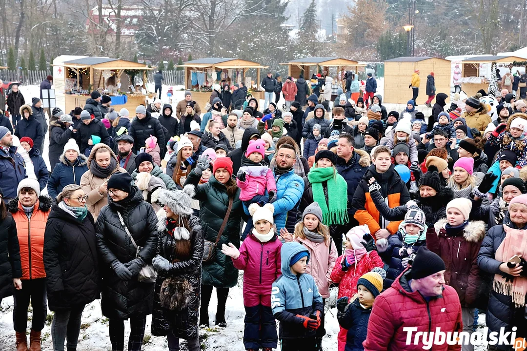 Jarmark Bożonarodzeniowy 2023 w Sulejowie. Tłumy mieszkańców i magia świąt