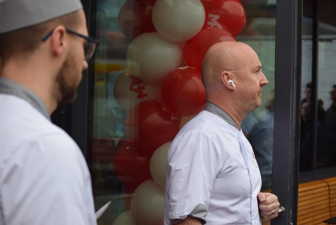 Tłumy łodzian na otwarciu restauracji MAX Premium Burgers. Tego jeszcze w Łodzi nie było [ZOBACZ ZDJĘCIA]