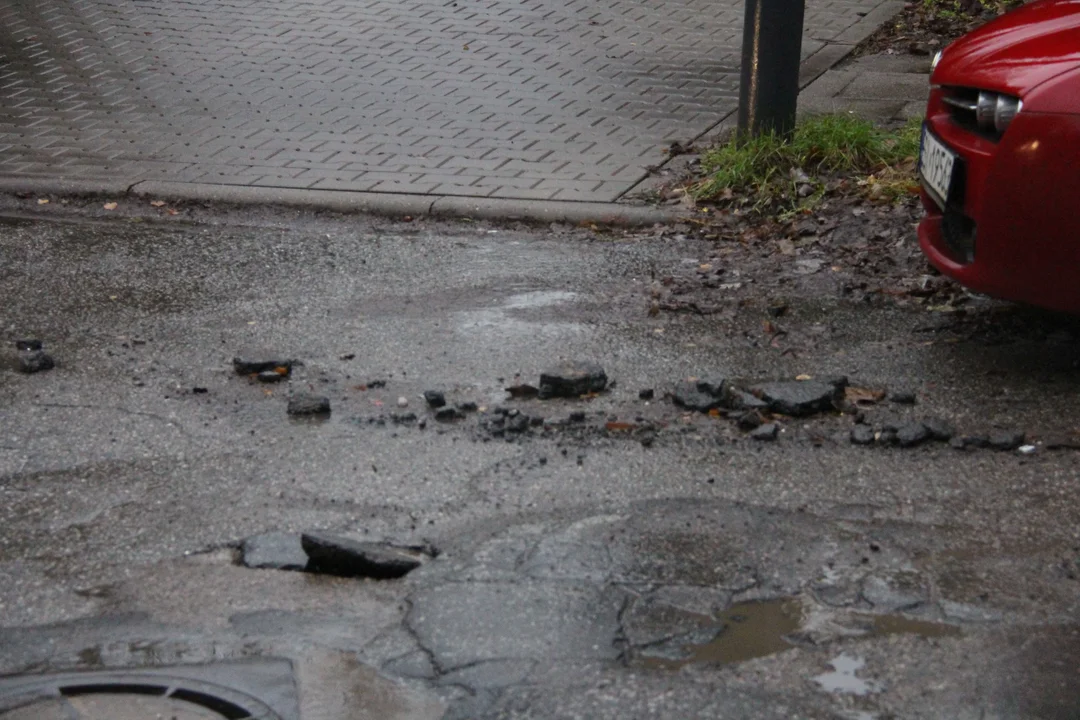 Kierowcy czekają na remont ulicy Leczniczej w Łodzi