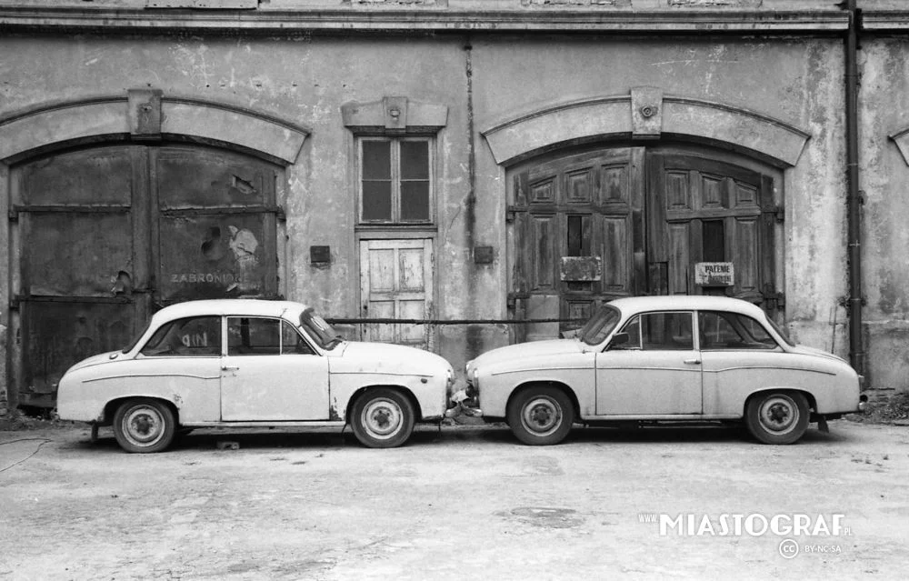 Czwartek z historią: Dziś stoją w garażach kolekcjonerów, dawniej nasi dziadkowie jeździli nimi do pracy i na wakacje - Zdjęcie główne