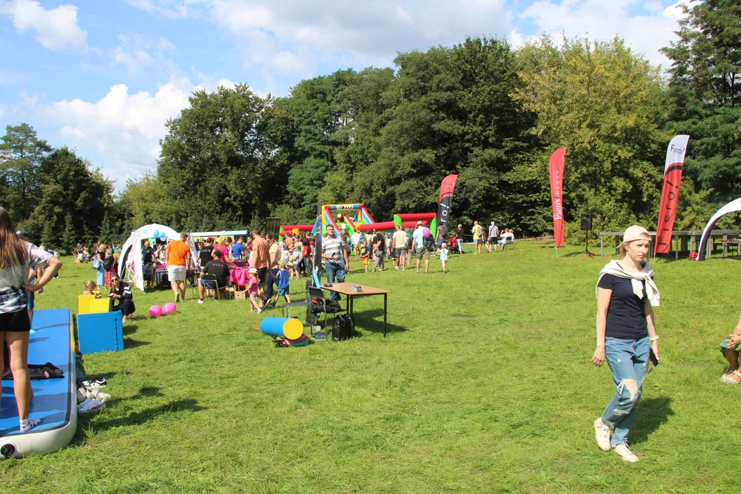 Piknik rodzinny w parku na Młynku w Łodzi