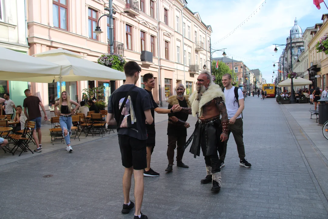 Na ulicy Piotrkowskiej w Łodzi pojawili się wikingowie