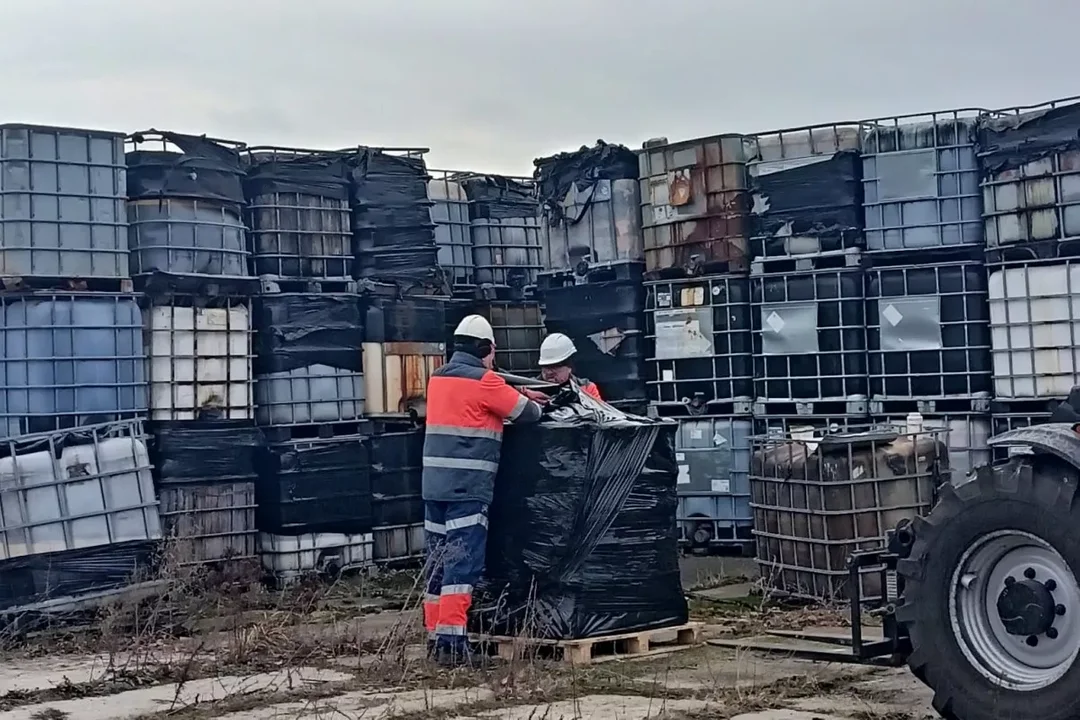 Chemiczne odpady znikają ze składowiska pod Bełchatowem. Na jakim etapie są prace? - Zdjęcie główne