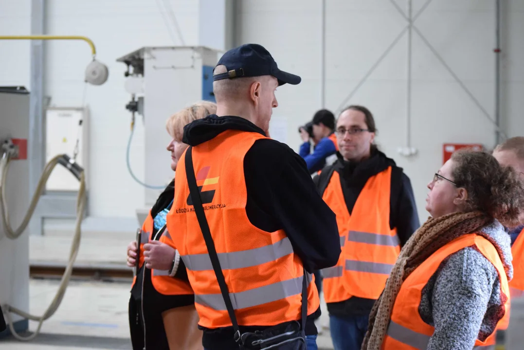 Młodzi pasjonaci kolei odwiedzili zaplecze techniczne ŁKA. Zobacz, jak wygląda w środku [zdjęcia]