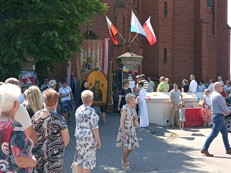 Ulicami Zgierza przeszły procesje Bożego Ciała.