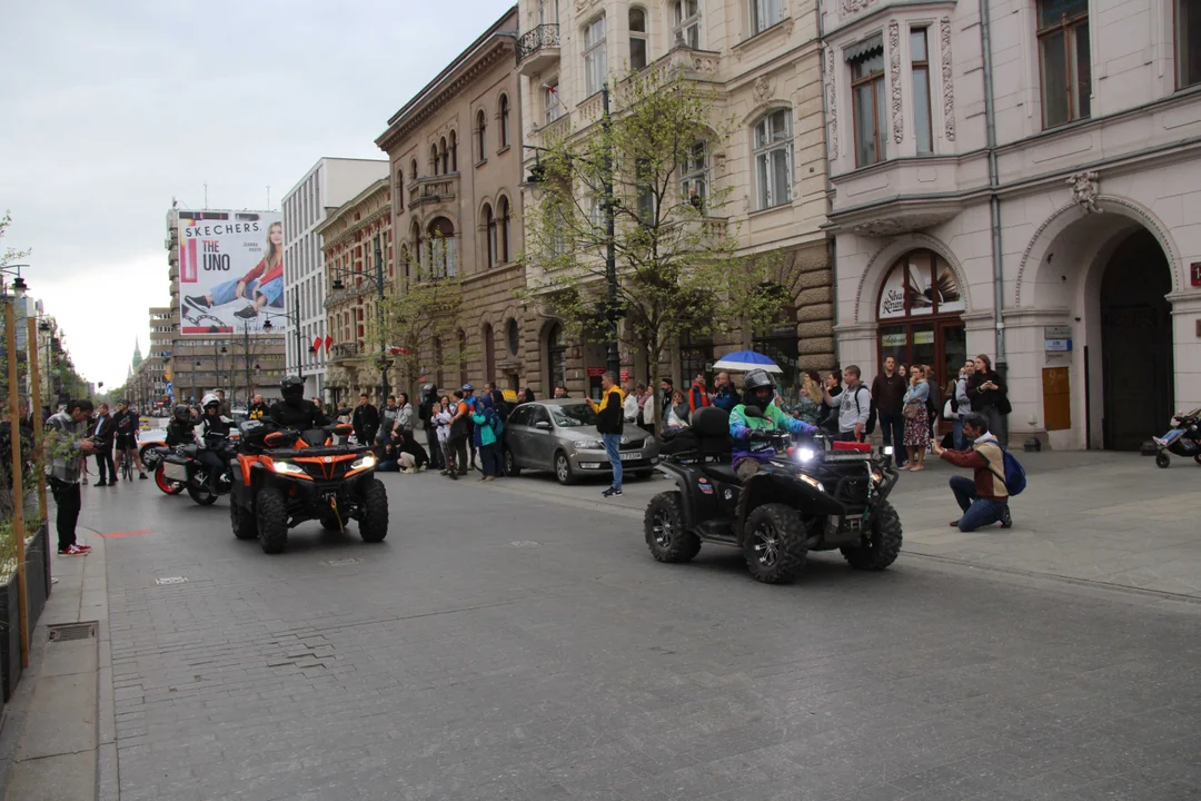 Wielka parada motocyklowa na ulicy Piotrkowskiej w Łodzi