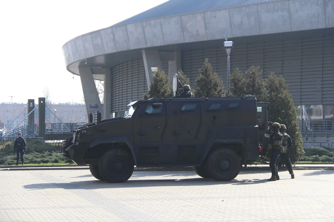 Ćwiczenia służb specjalnych na stadionie ŁKS-u