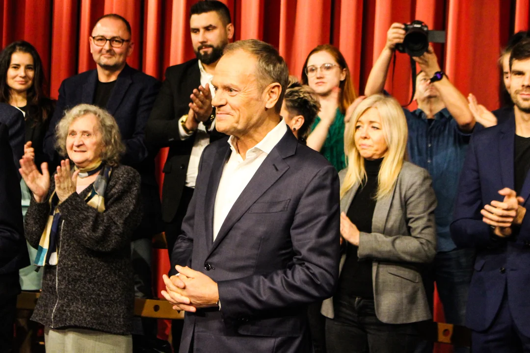 Donald Tusk w Płocku. - Każdy, kto ponosi odpowiedzialność za brak 360 mld złotych, stanie przed Trybunałem Stanu [ZDJĘCIA] - Zdjęcie główne