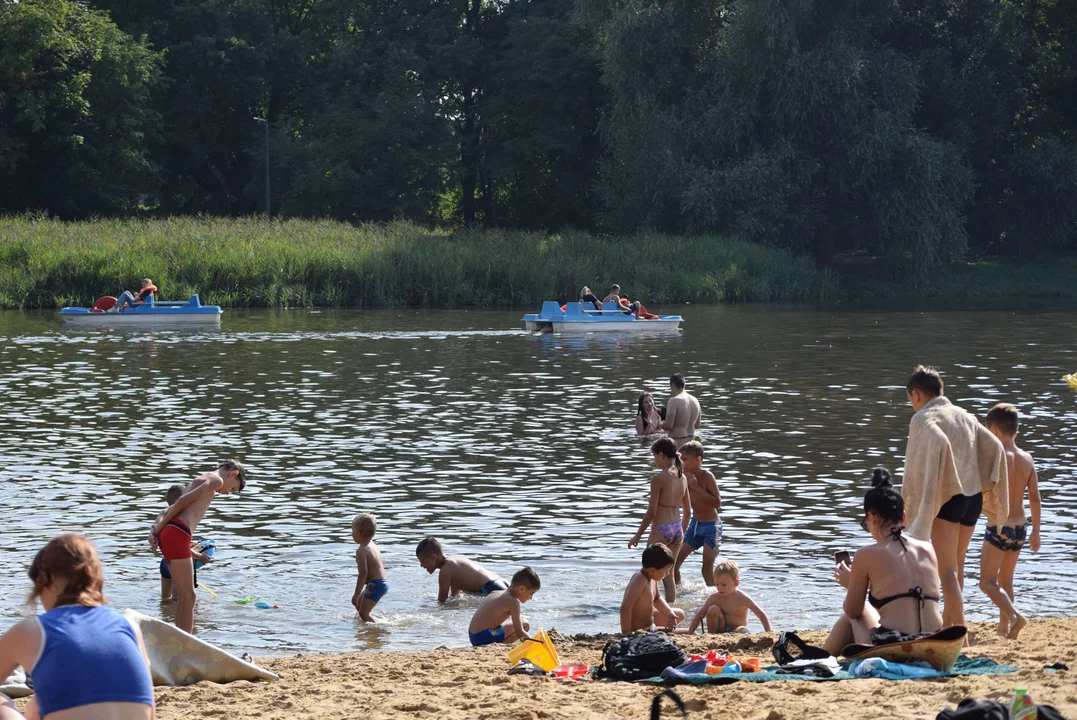 Łodzianie wypoczywają na Stawach Jana