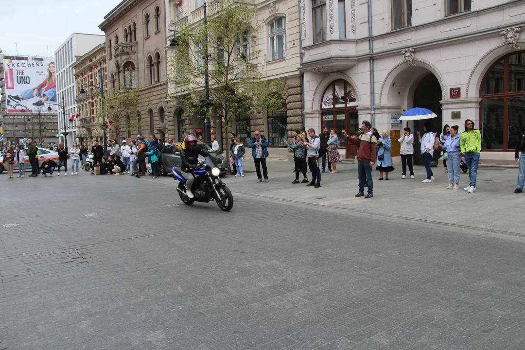 Wielka parada motocyklowa na ulicy Piotrkowskiej w Łodzi