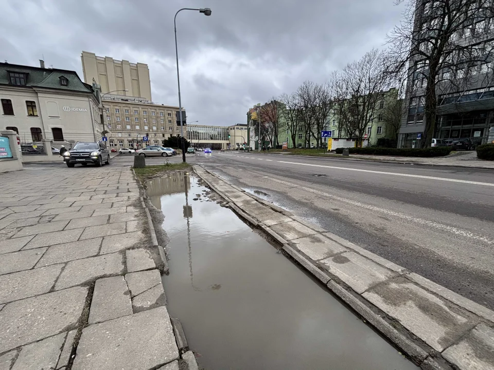 Kiedy start remontu kolejnego odcinka ważnej ulicy w centrum Łodzi? Pierwszy już gotowy [ZDJĘCIA] - Zdjęcie główne