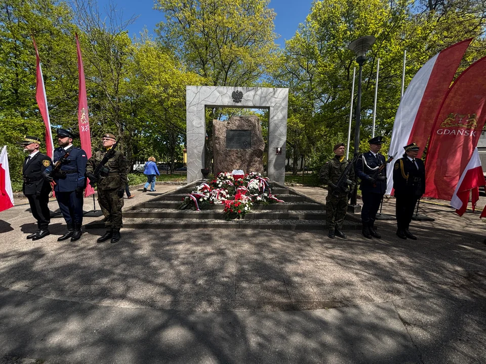 Gdańsk uczcił bohaterów Polskich Sił Zbrojnych na Zachodzie. Poruszające uroczystości przy pomniku gen. Maczka