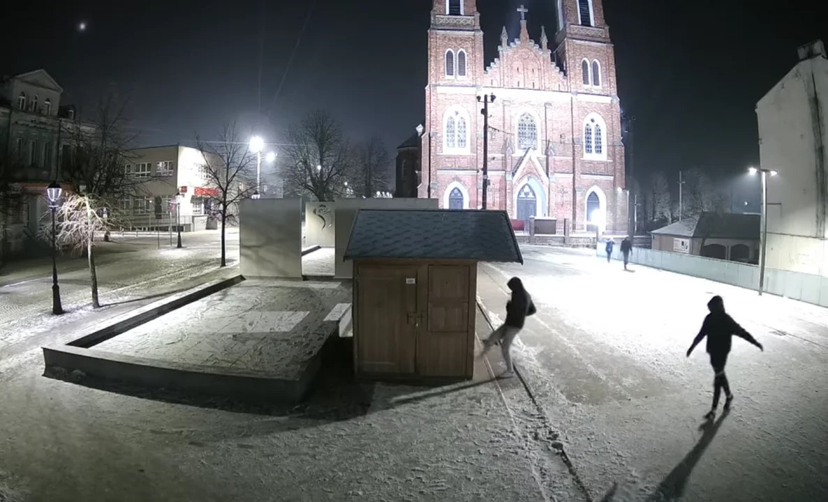 Wandale w centrum Kutna. Miasto opublikowało nagranie [ZDJĘCIA/WIDEO] - Zdjęcie główne