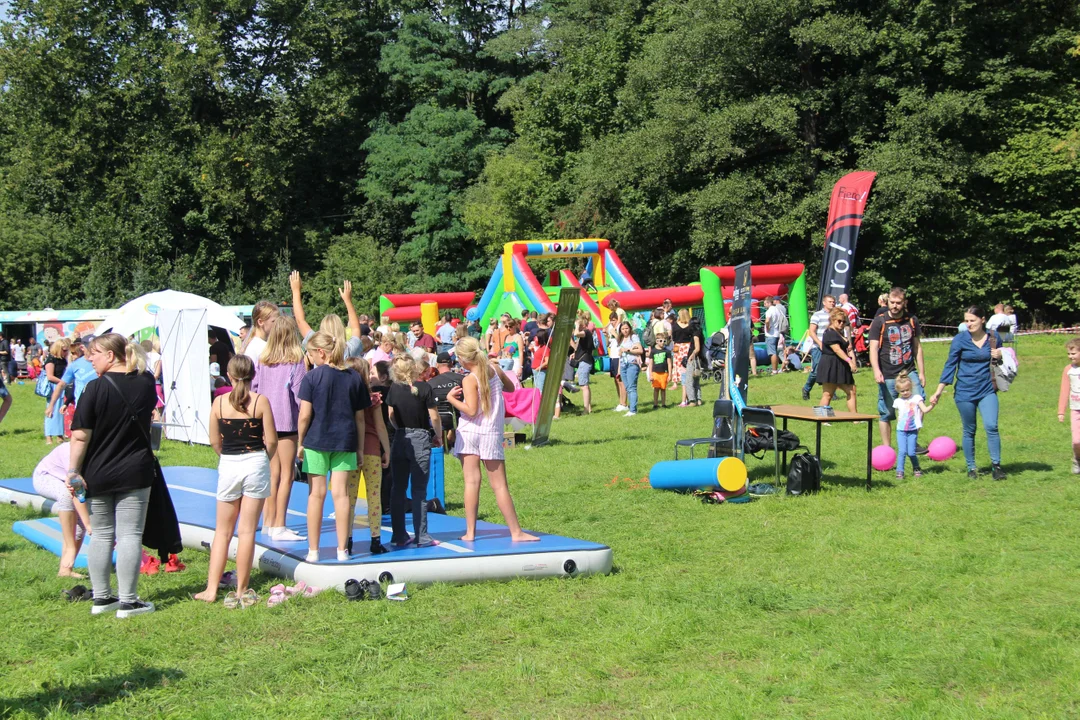 Piknik rodzinny w parku na Młynku w Łodzi