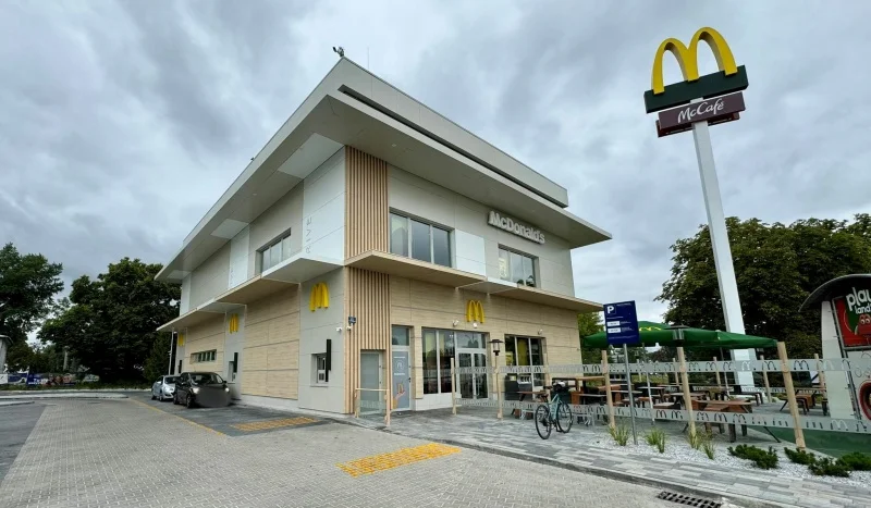 Jest nie do poznania! Zobacz, jak teraz wygląda płocki McDonald's [ZDJĘCIA] - Zdjęcie główne