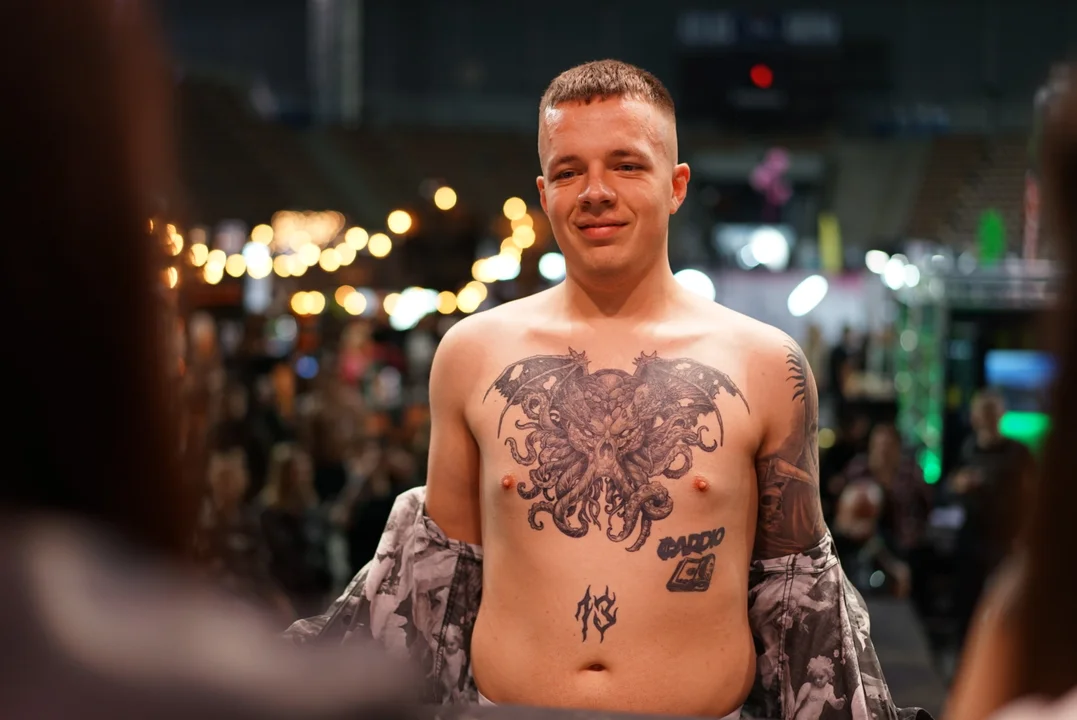 Łódź Tattoo Konwent w Atlas Arenie, wielu łodzian z nowymi dziarkami.