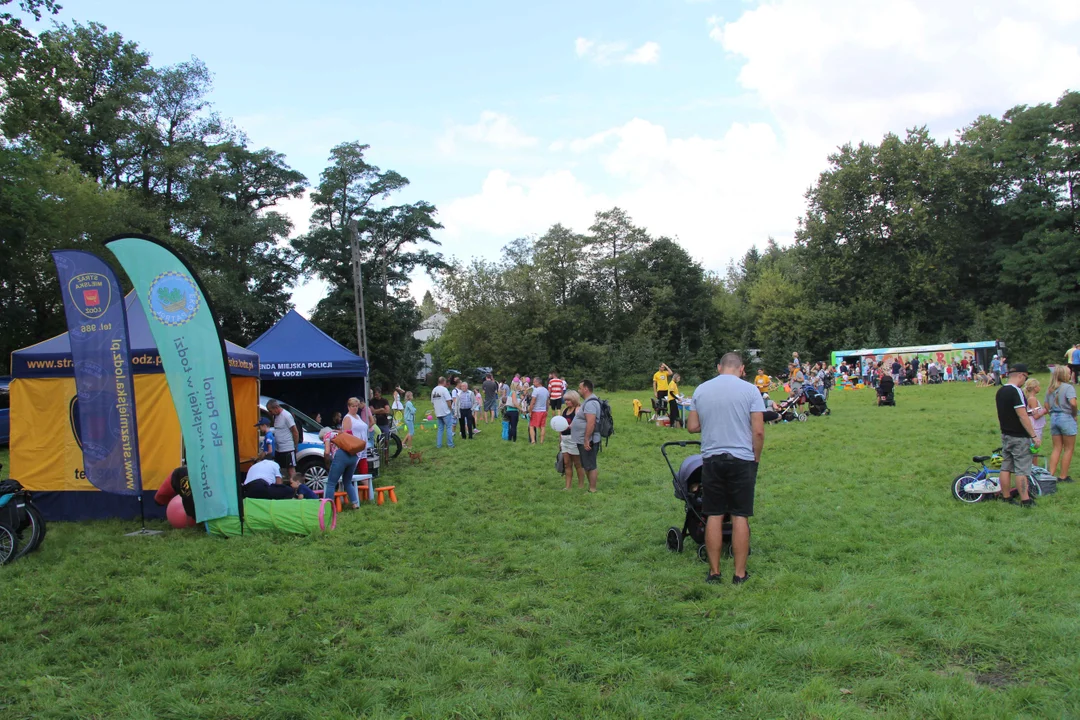 Piknik rodzinny w parku na Młynku w Łodzi