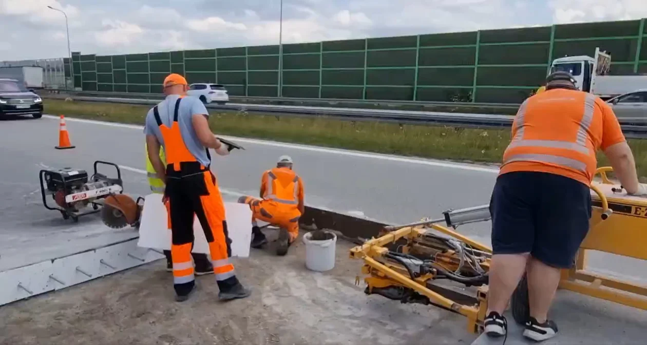 Korek na A1 niedaleko Łodzi. Wszystko przez pękniętą płytę