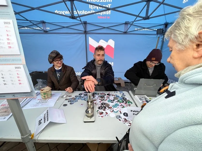 Obchody Święta Niepodległości w Łodzi na rynku Manufaktury