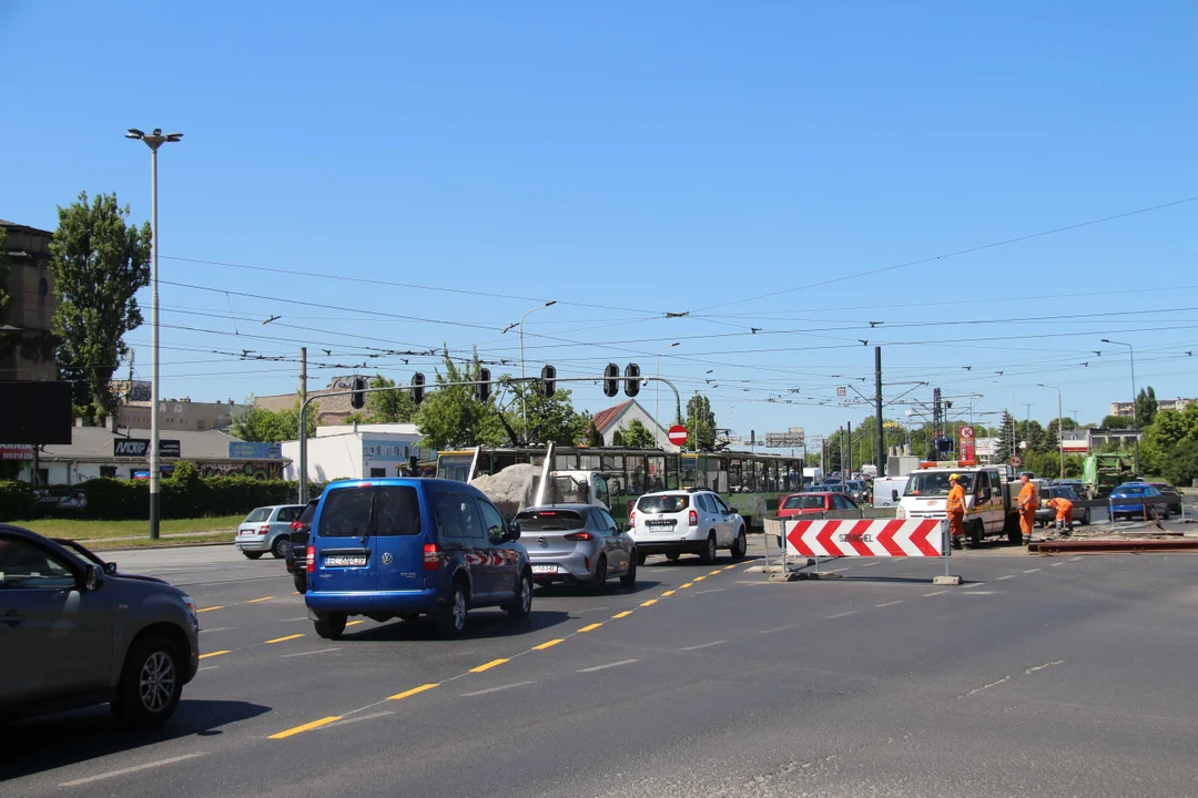 Prace torowe przy skrzyżowaniu al. Włókniarzy z ul. Legionów w Łodzi