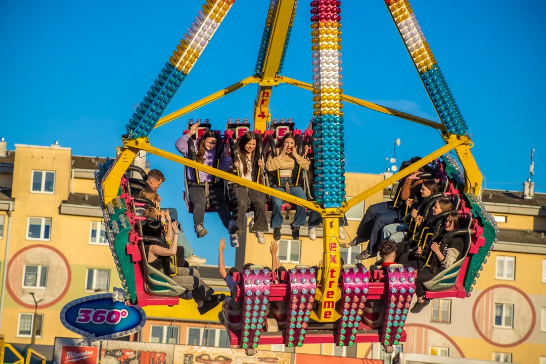 Adrenalina nad Ochnią. Lunapark rozkręca Kutnowską Majówkę (ZDJĘCIA)