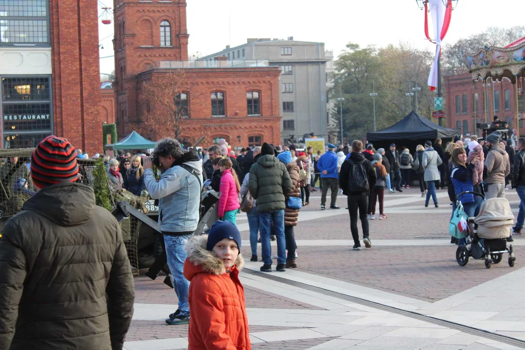 Święto Niepodległości przed Manufakturą