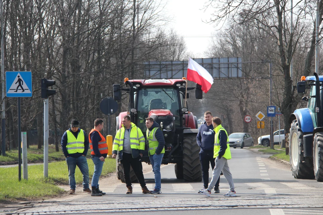 Protest rolników w Łodzi - skrzyżowanie Aleksandrowska/Szczecińska