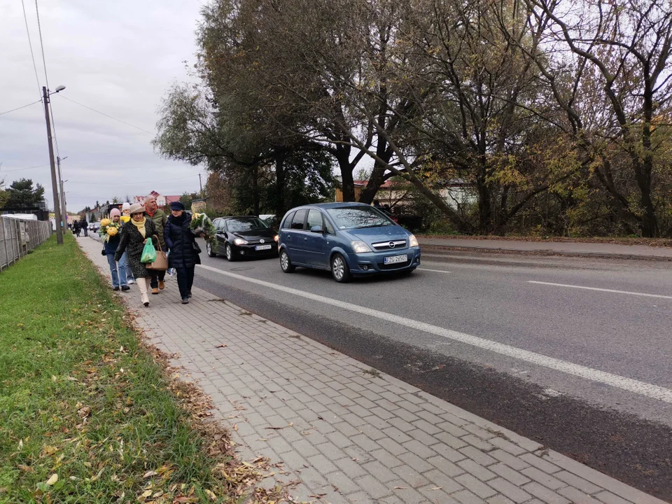 Dzień Wszystkich Świętych na cmentarzu komunalnym w Zgierzu