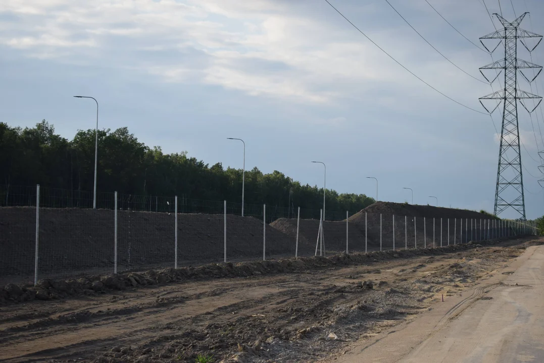 Brakuje 300 metrów wału osłaniającego od hałasu