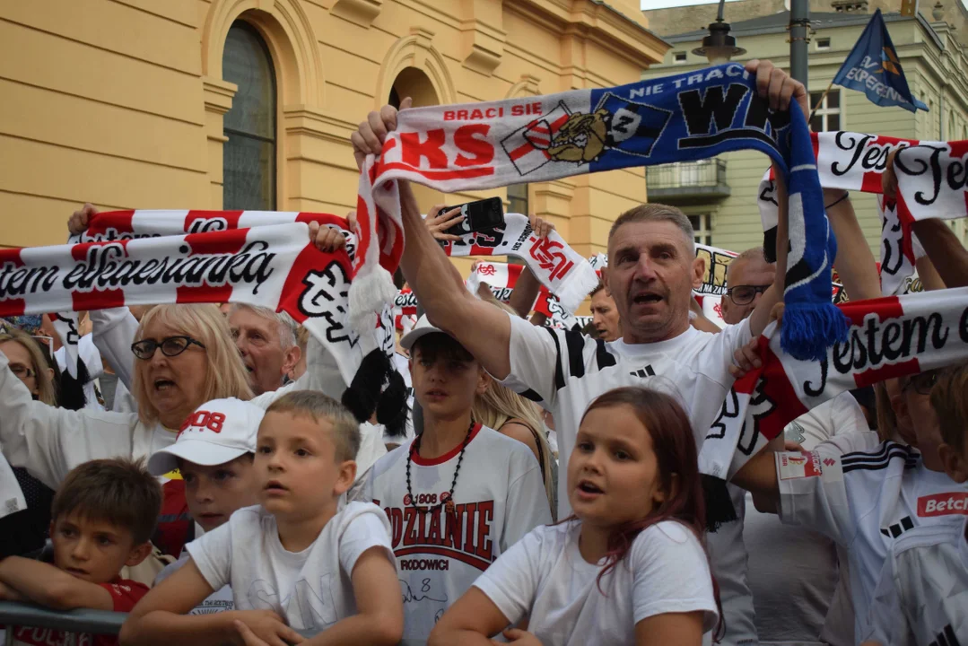 Prezentacja drużyny ŁKS-u na placu Wolności