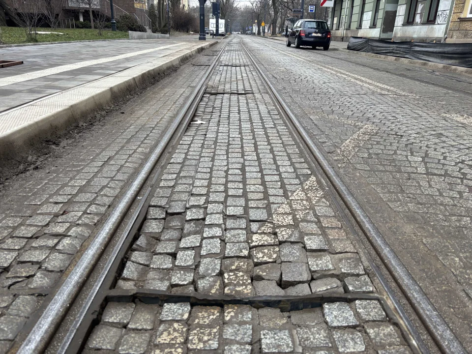 Nowa kostka na ulicy Cmentarnej już do naprawy