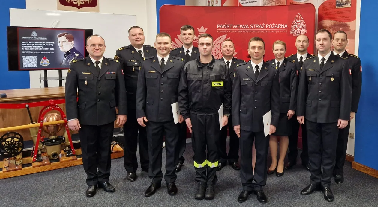 Nowi strażacy w kutnowskiej komendzie. Za nami uroczyste ślubowanie [FOTO] - Zdjęcie główne