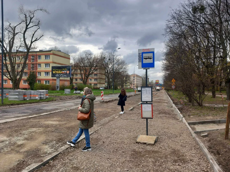 Remont na ul. Lutomierskiej posuwa się powoli naprzód