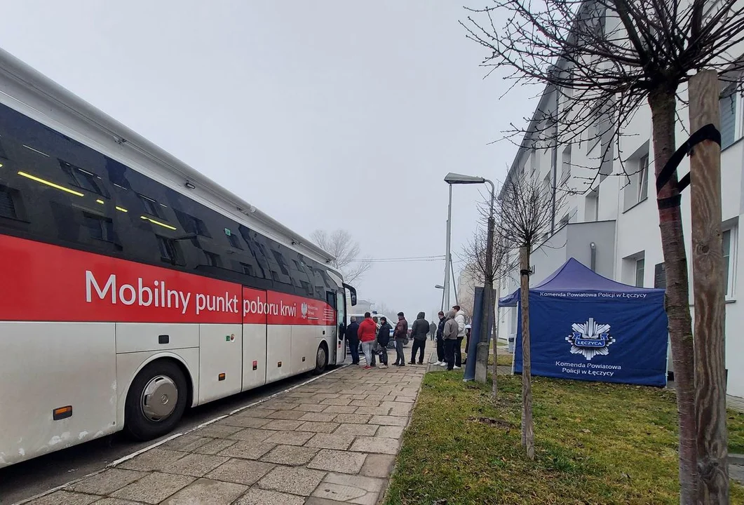 Służby i mieszkańcy pod komendą. Polała się krew (FOTO) - Zdjęcie główne