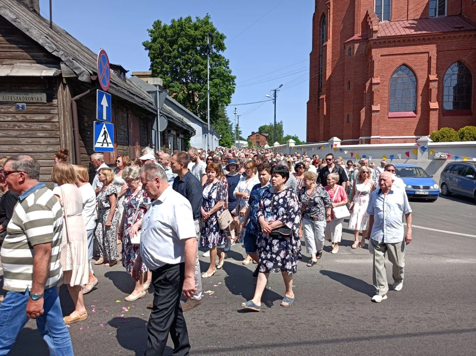 Ulicami Zgierza przeszły procesje Bożego Ciała.