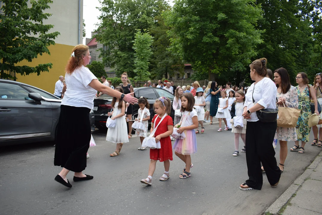 procesja Bożego Ciała w parafii Matki Bożej Dobrej Rady w Zgierzu