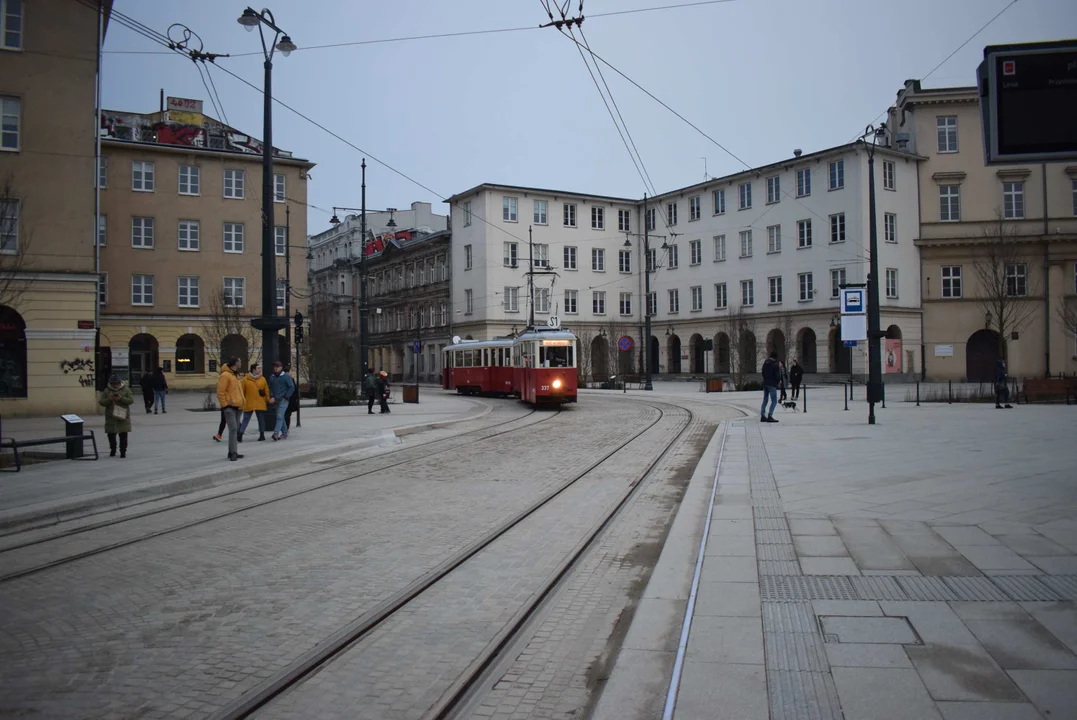 Zabytkowy tramwaj na placu Wolności