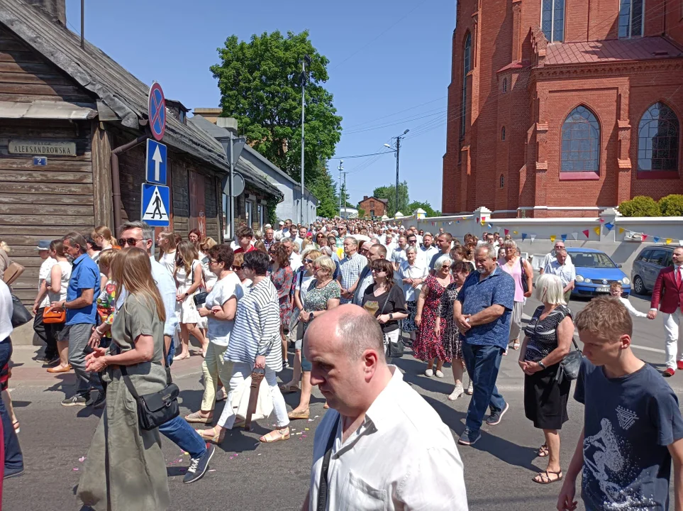 Ulicami Zgierza przeszły procesje Bożego Ciała.