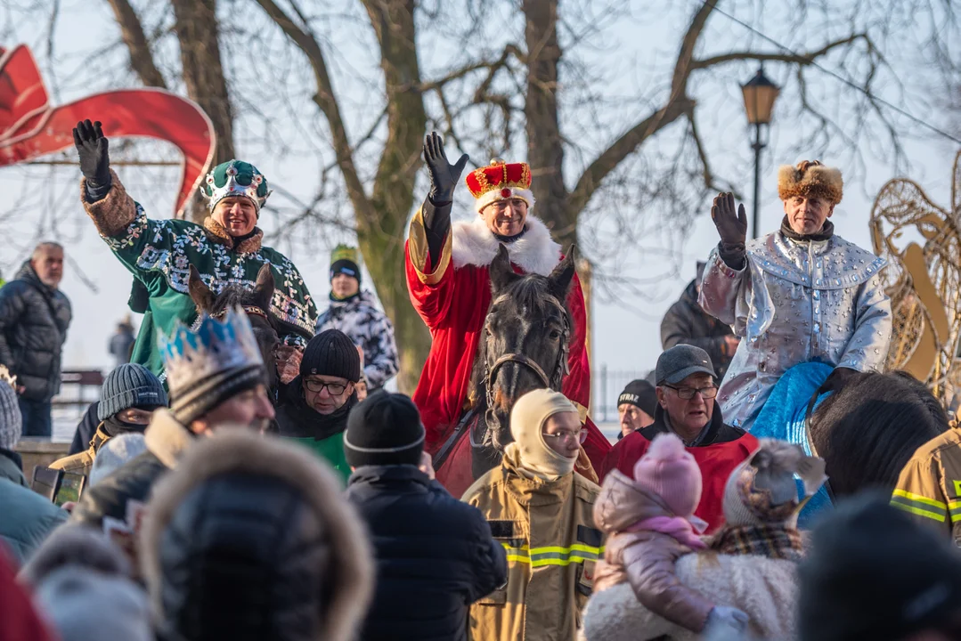 Setki Płocczan na Orszaku Trzech Króli, mimo kilkustopniowego mrozu [ZDJĘCIA] - Zdjęcie główne