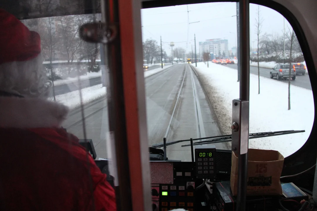 Mikołajkowy tramwaj MPK Łódź wyruszył na ulice Łodzi