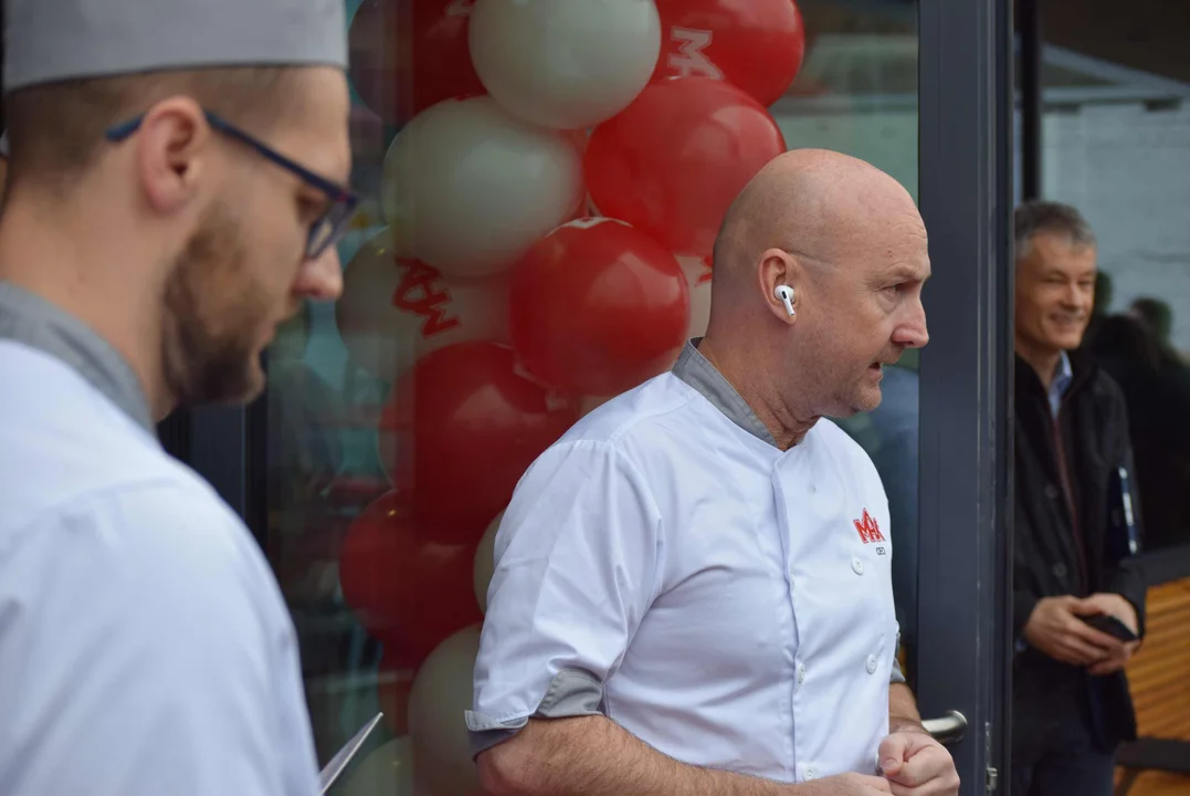 Tłumy łodzian na otwarciu restauracji MAX Premium Burgers. Tego jeszcze w Łodzi nie było [ZOBACZ ZDJĘCIA]