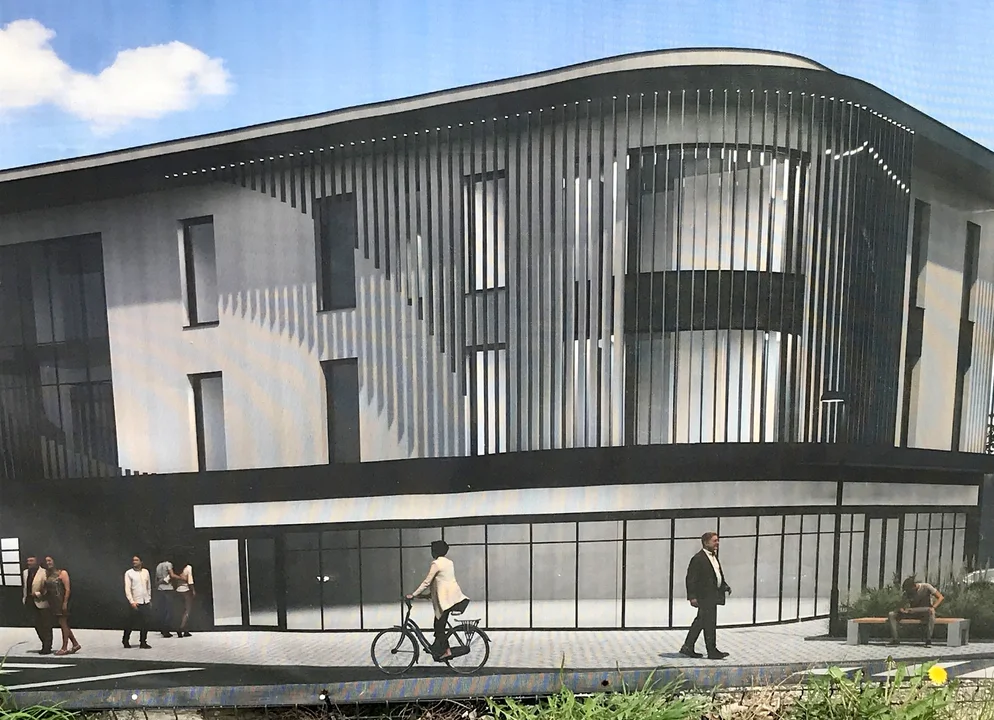 Przy szpitalu w Płocku "wyrósł" trzykondygnacyjny budynek. Co tam będzie? [ZDJĘCIA]