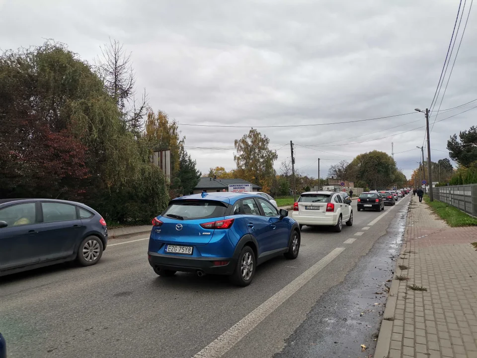 Dzień Wszystkich Świętych na cmentarzu komunalnym w Zgierzu