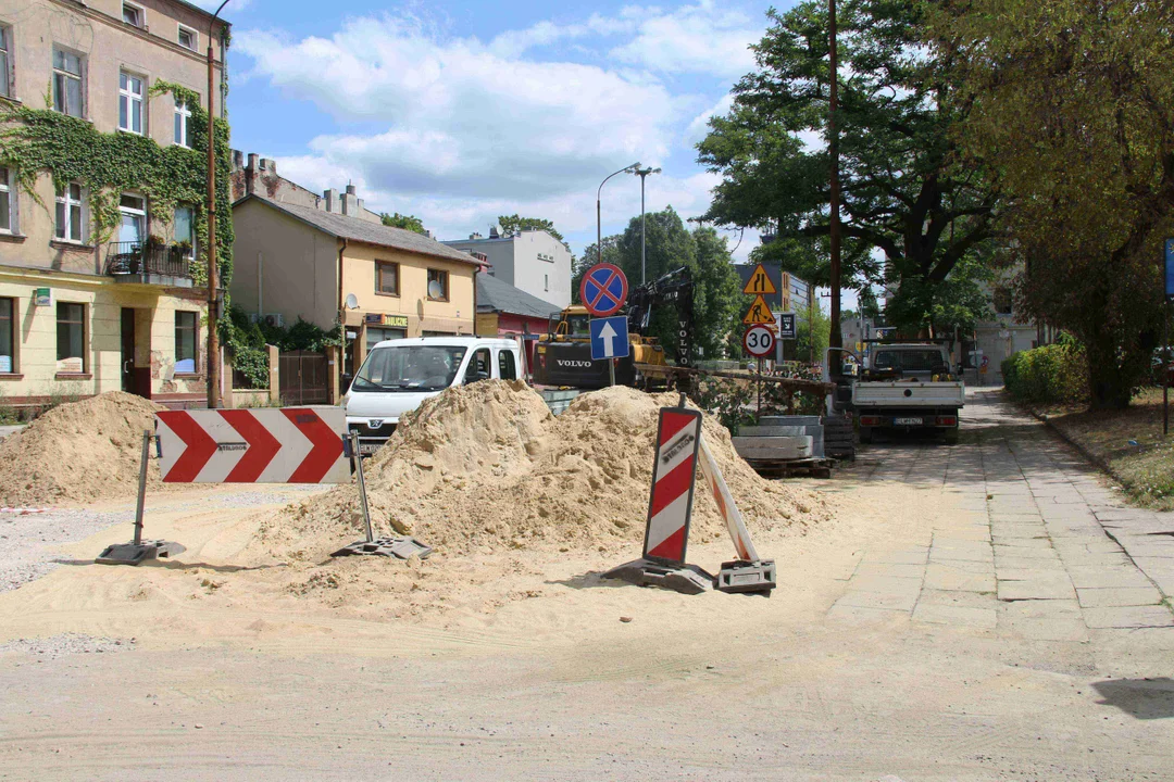 Kolejny objazd, który jest poprowadzony... chodnikiem