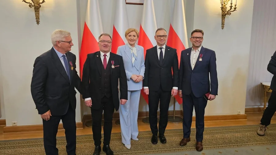Dyrektor piotrkowskiej placówki z medalem od prezydenta RP